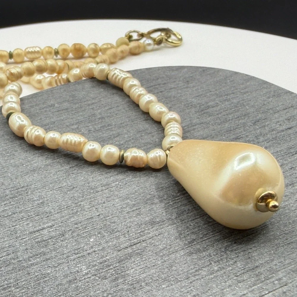 Baroque Style Pearl Necklace Cream Teardrop Pendant Gold Tone Clasp Jewelry